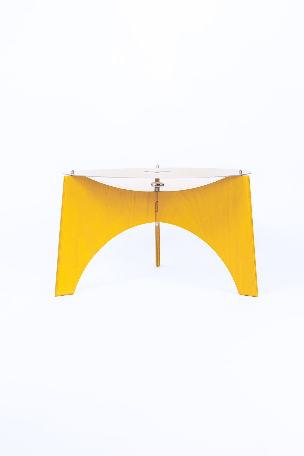 └ burg_side_table_/_lemon