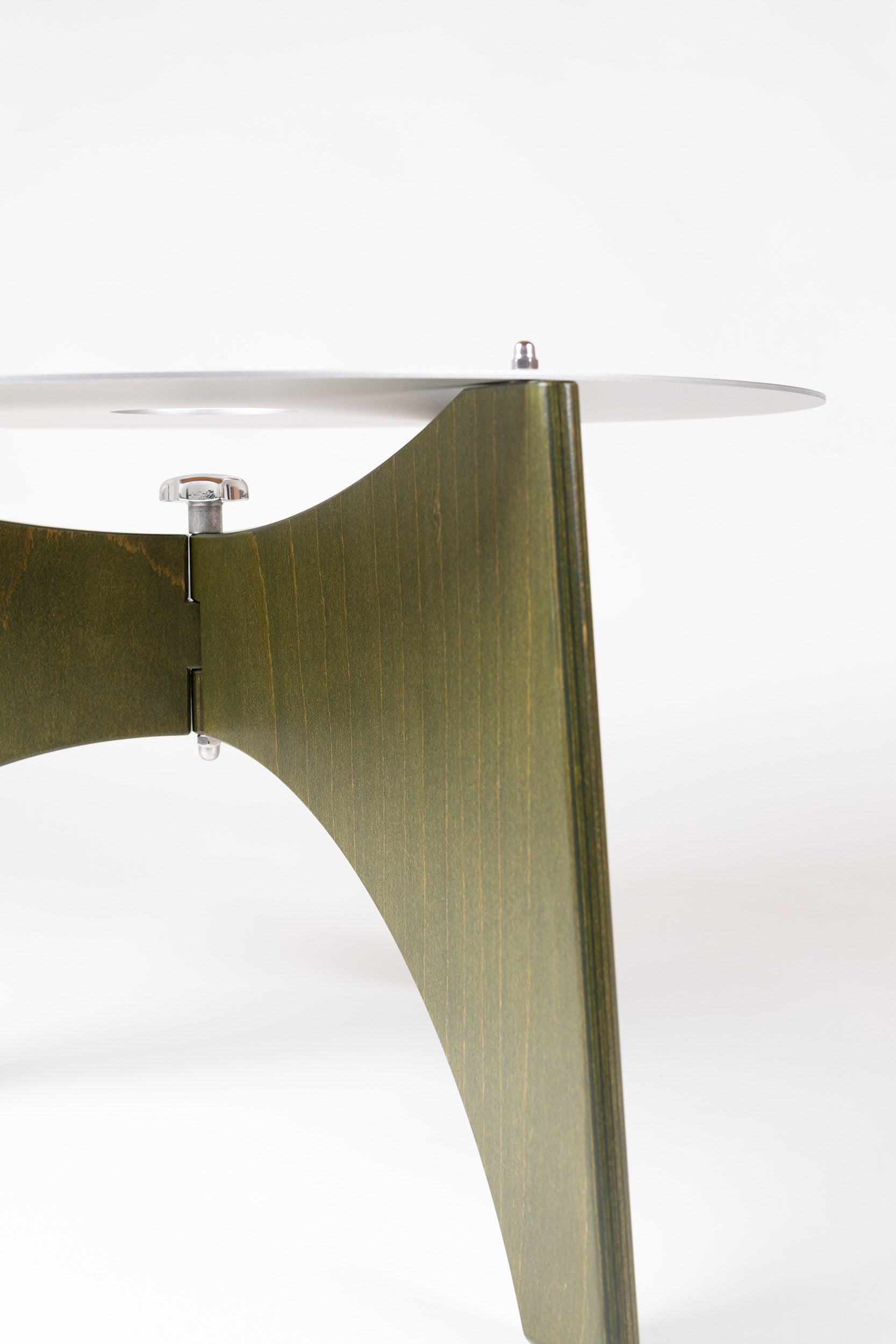 └ burg_side_table_/_olive