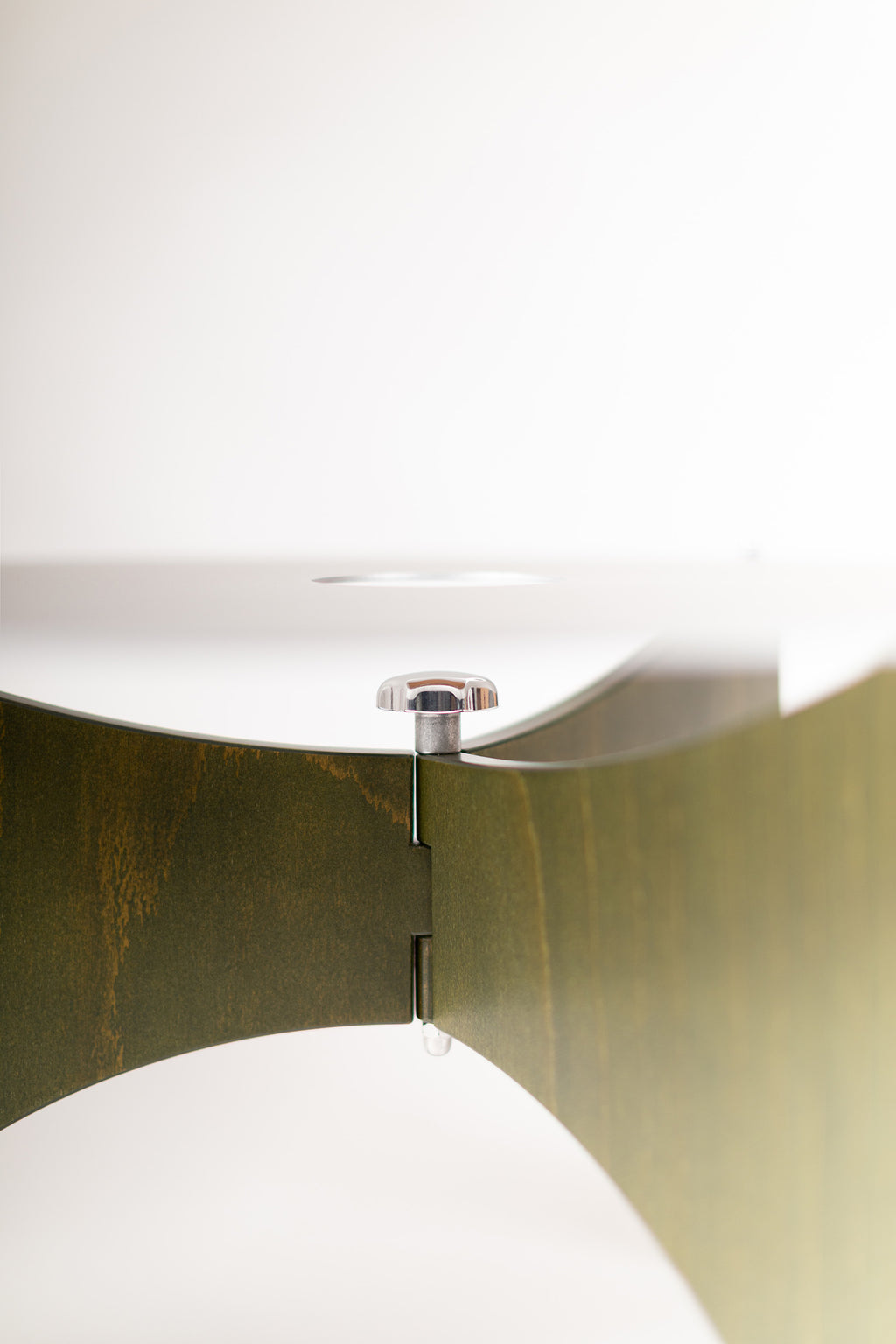 └ burg_side_table_/_olive