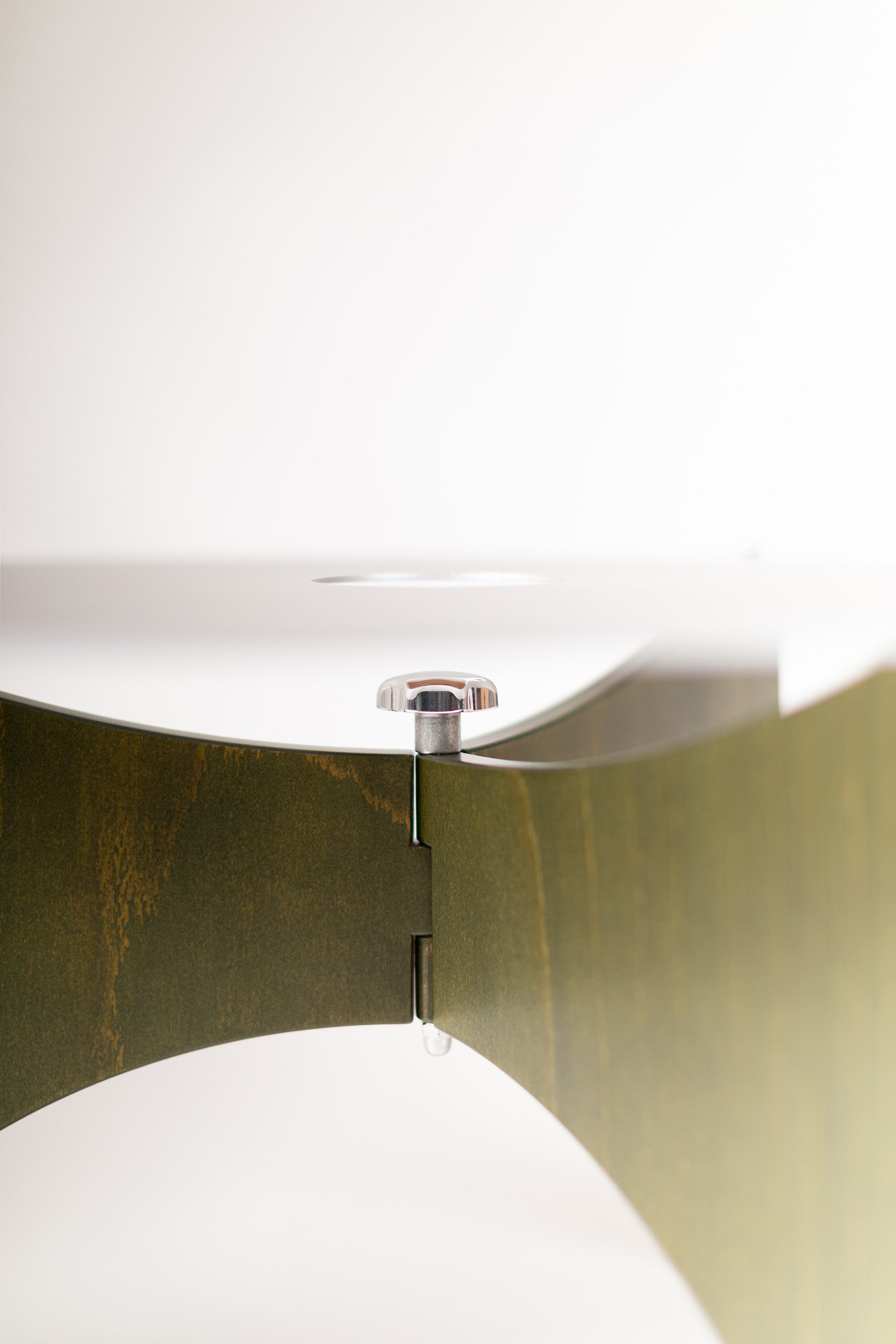 └ burg_side_table_/_olive