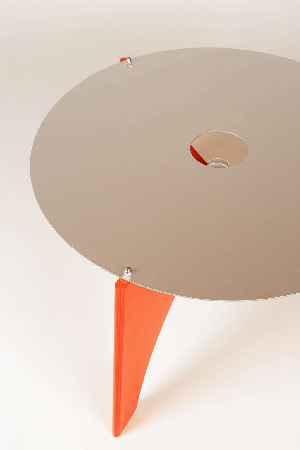 └ burg_side_table_/_red