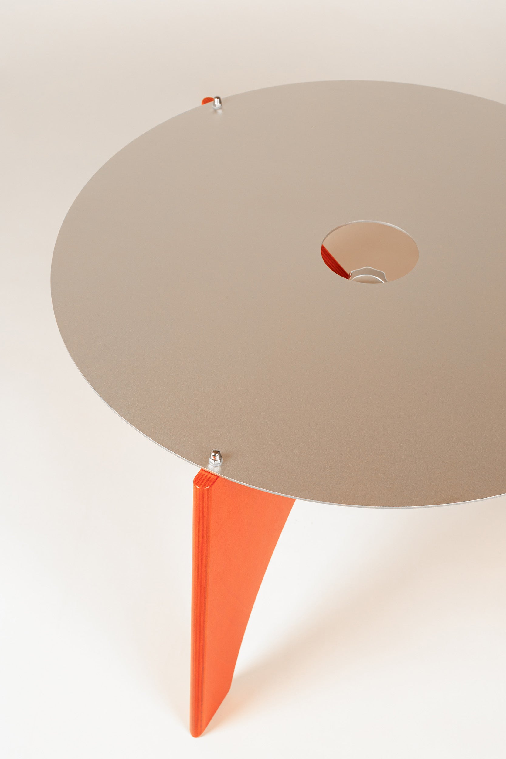 └ burg_side_table_/_red