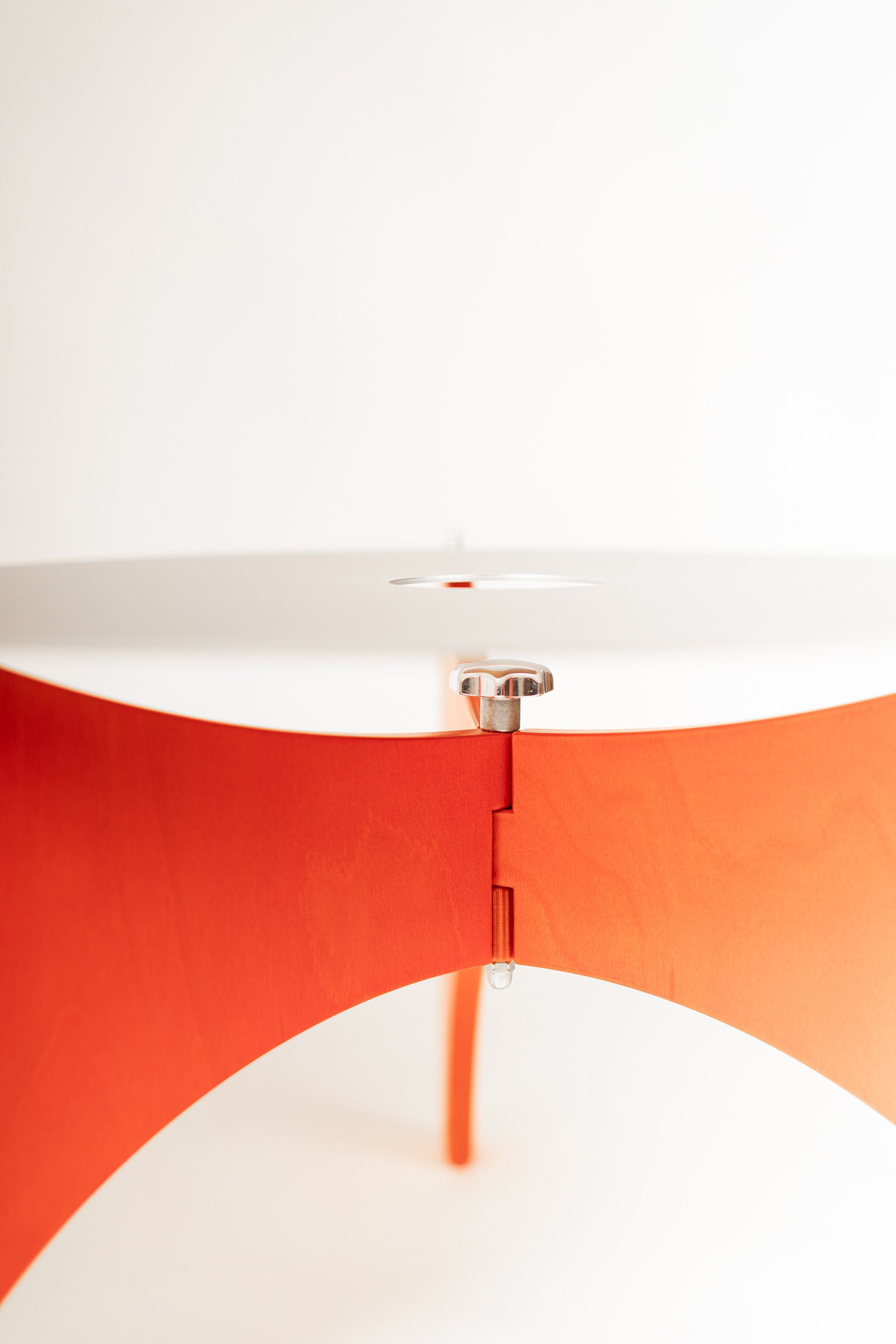 └ burg_side_table_/_red